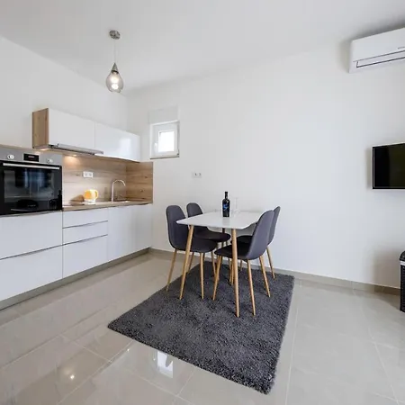 Biserka 3129 3* Palit