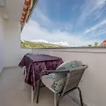 Πανσιόν Biserka 3129 3*
