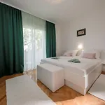 Biserka 3129 Palit