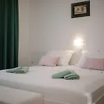 Πανσιόν Biserka 3129 3*