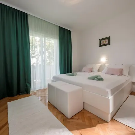 Biserka 3129 Palit