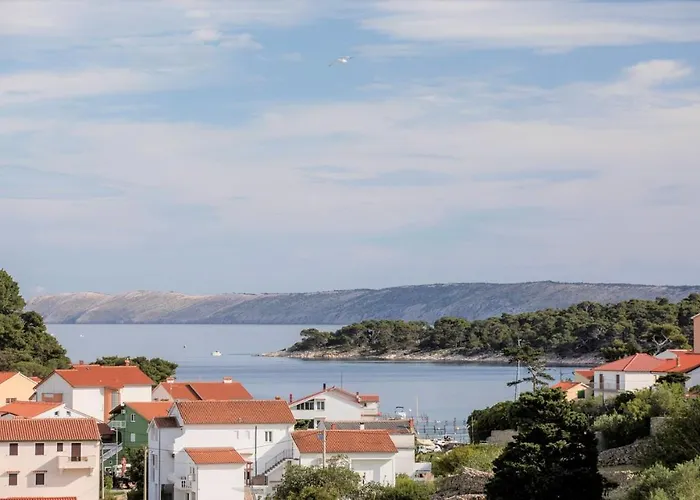 Πανσιόν Biserka 3129