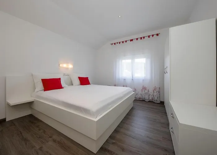 Πανσιόν Biserka 3129
