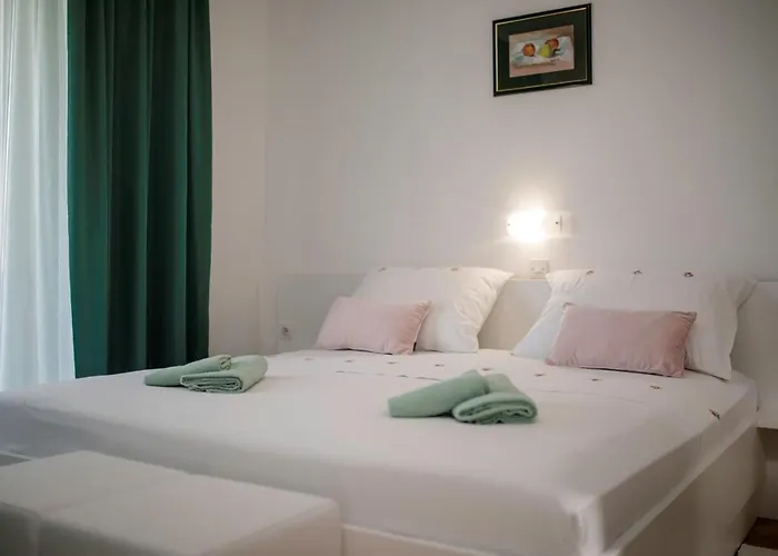 Πανσιόν Biserka 3129 3*